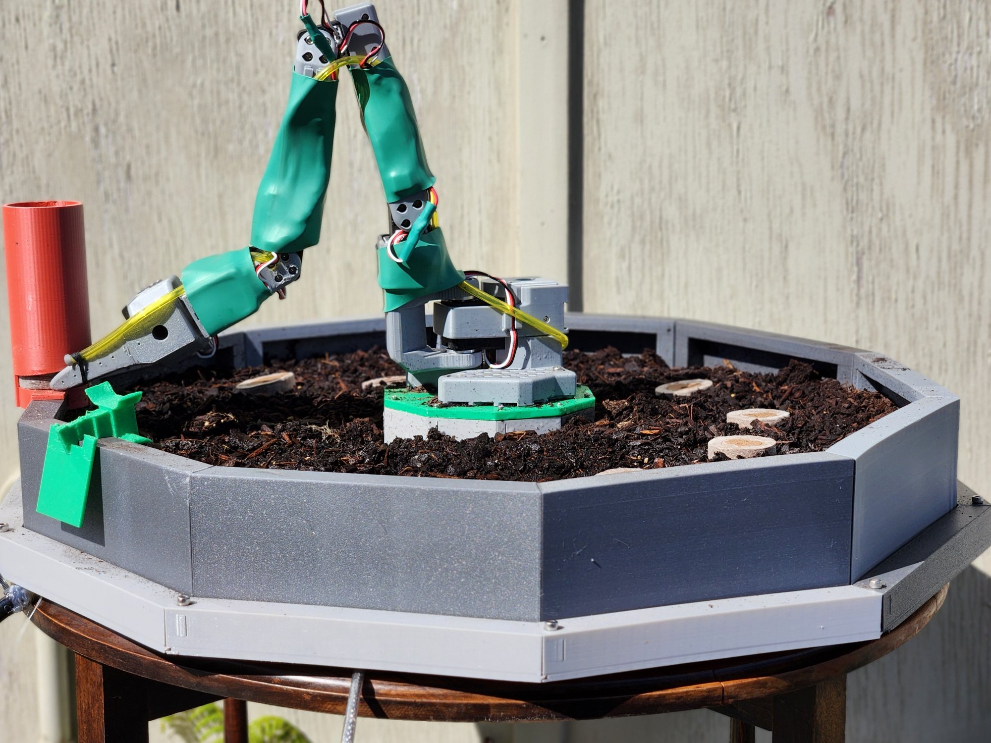 Dot — Hortuscopia robotic garden assistant